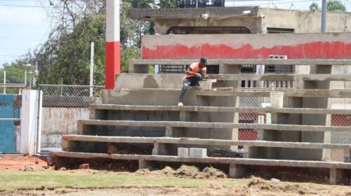 Inefi supervisa trabajos de reconstrucción y remozamiento de instalaciones deportivas